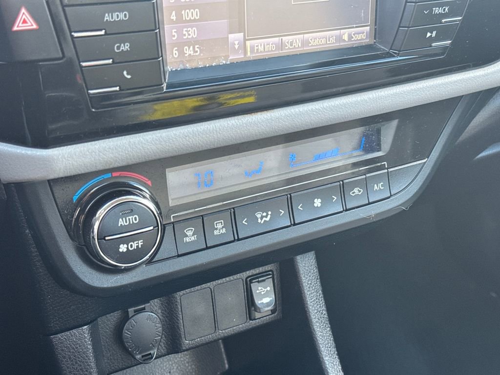 Used 2015 Toyota Corolla LE image 21