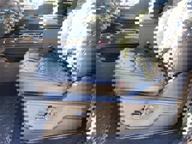 New 2026 Ford F250 Lariat w/ Black Appearance Package image 36