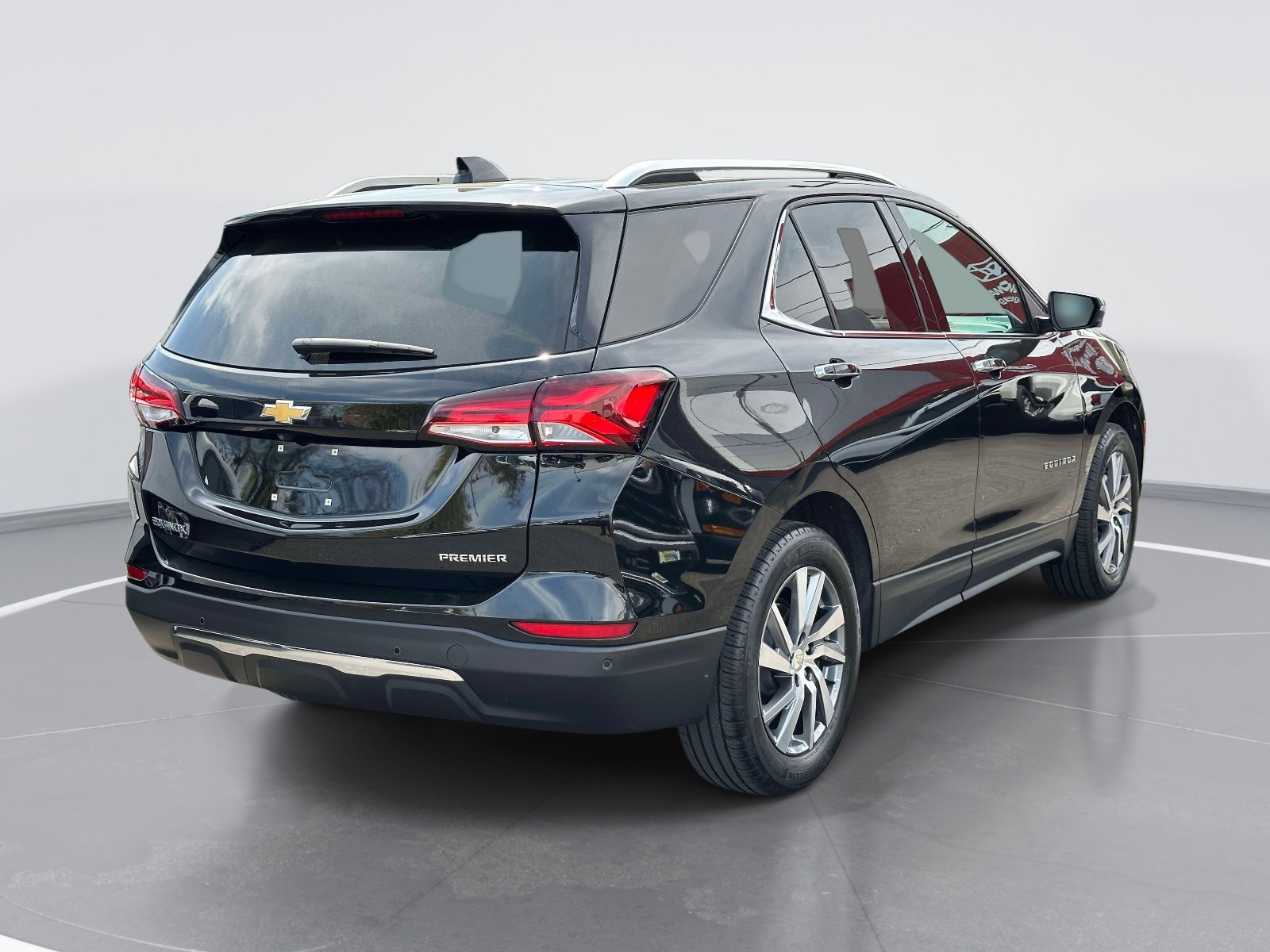 Used 2023 Chevrolet Equinox Premier FWD image 5