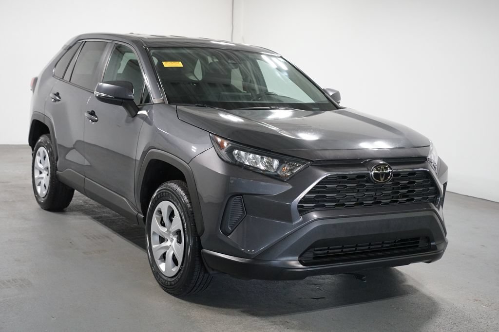 Used 2022 Toyota RAV4 LE FWD image 3