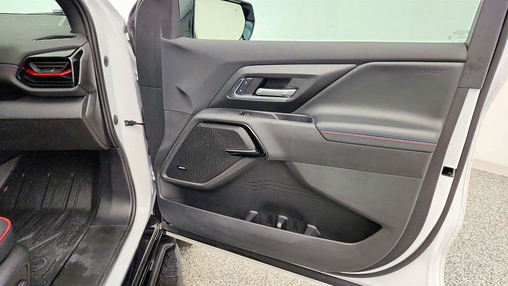 Used 2025 Chevrolet Silverado EV RST AWD/4WD image 27