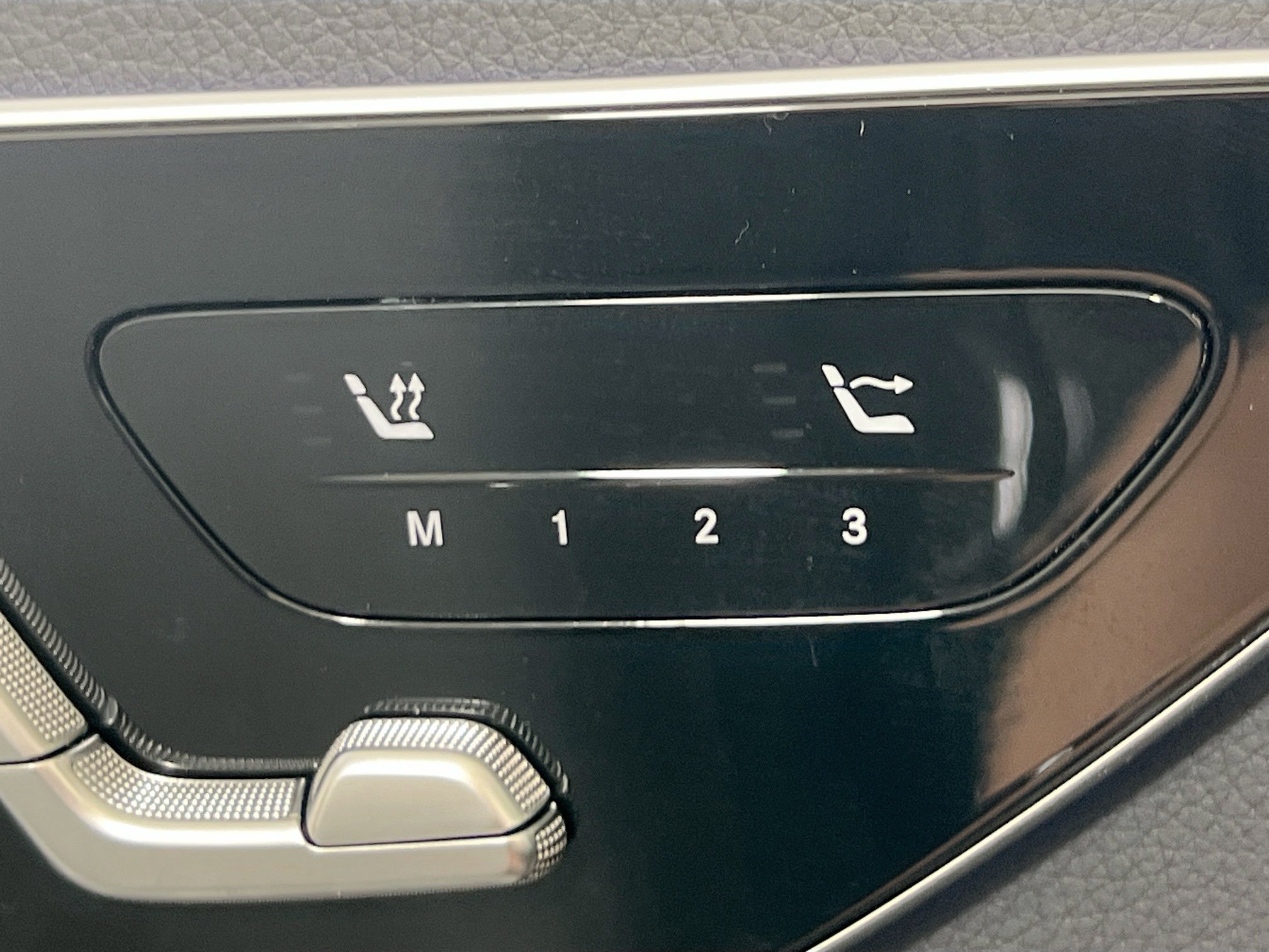 Used 2025 Mercedes-Benz CLE 300 4MATIC Cabriolet w/ Night Package image 21