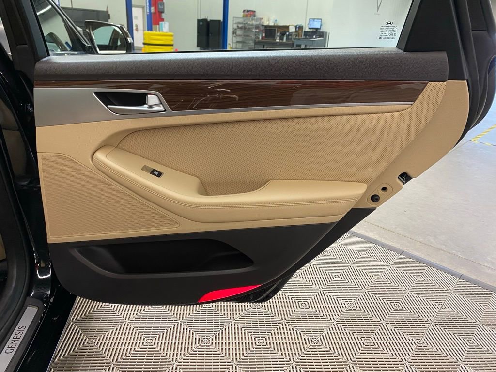 Used 2016 Hyundai Genesis 3.8 image 10