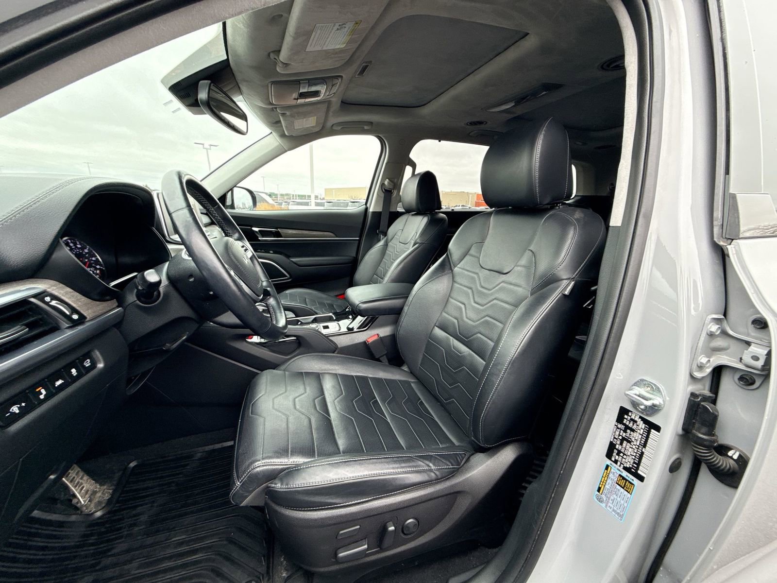 Used 2022 Kia Telluride SX w/ SX Prestige Package image 12