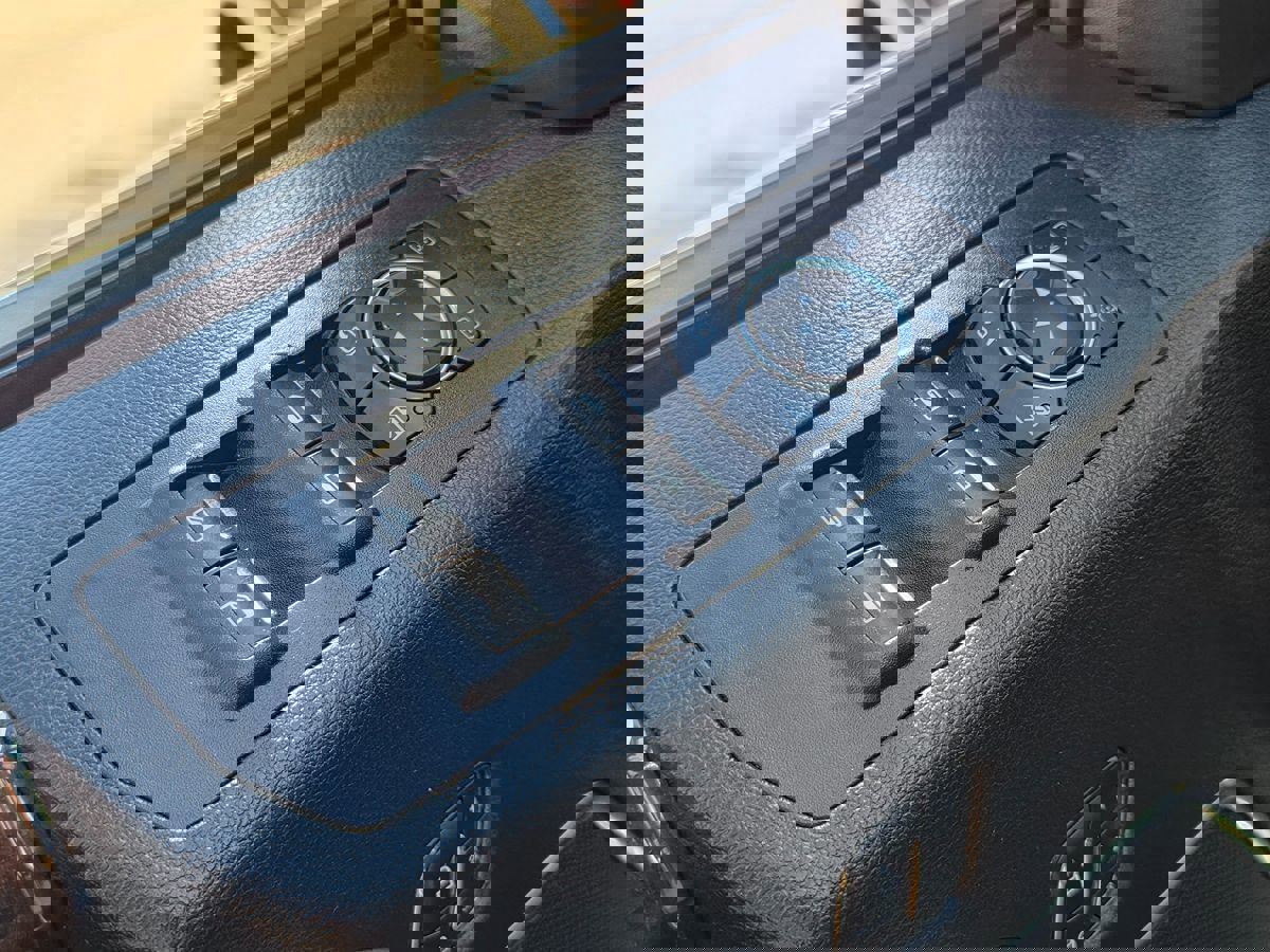 Used 2015 Ford F150 Platinum w/ Equipment Group 701A Luxury image 31