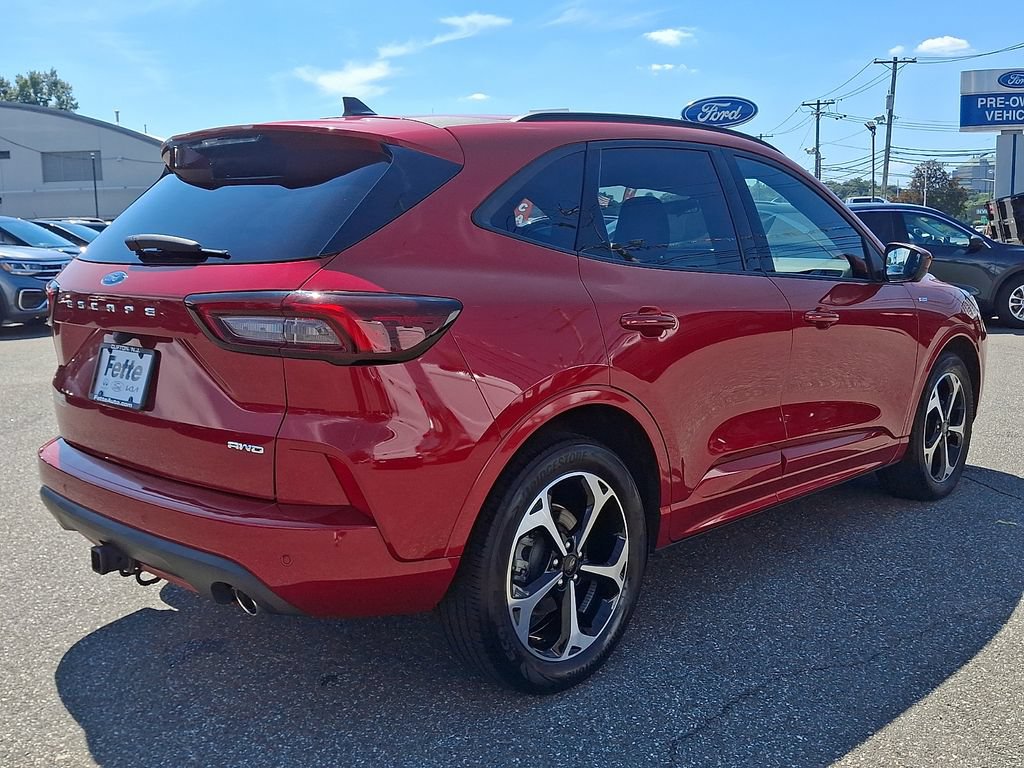 Used 2023 Ford Escape ST-Line Select w/ Tech Pack #2 AWD/4WD image 4