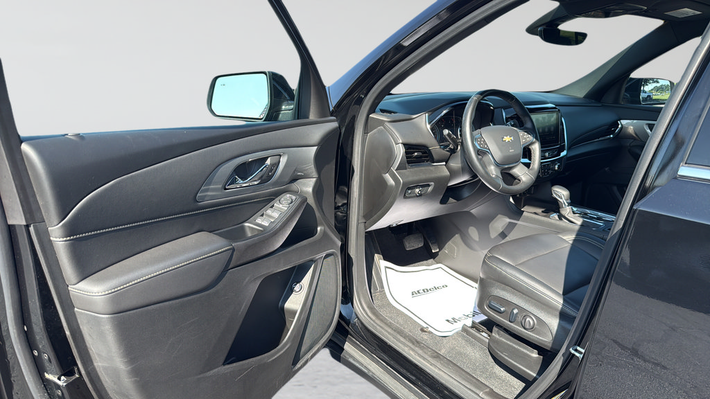 Used 2023 Chevrolet Traverse LT w/ Rear Camera Mirror Package AWD/4WD image 24