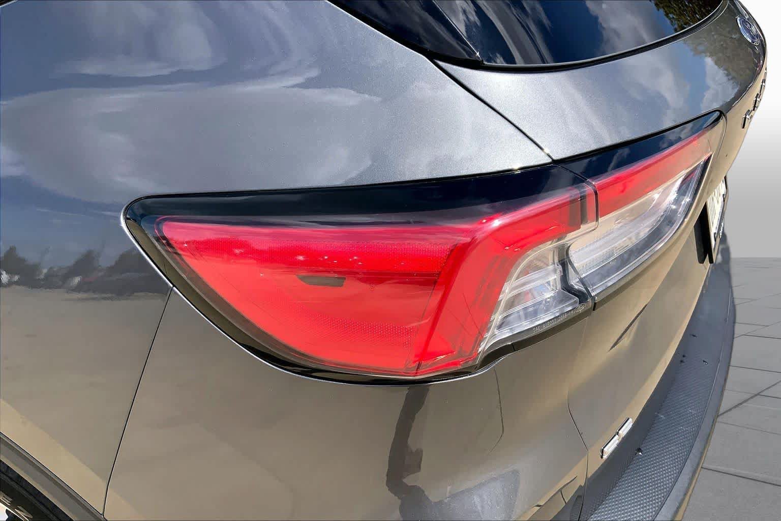 Used 2022 Ford Escape SE FWD image 28