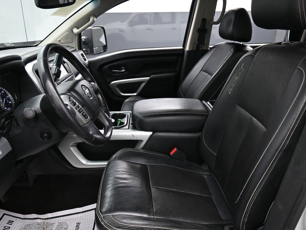 Used 2018 Nissan Titan PRO-4X w/ Pro-4x Convenience Package image 10
