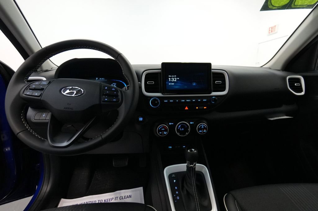 New 2025 Hyundai Venue Limited image 34