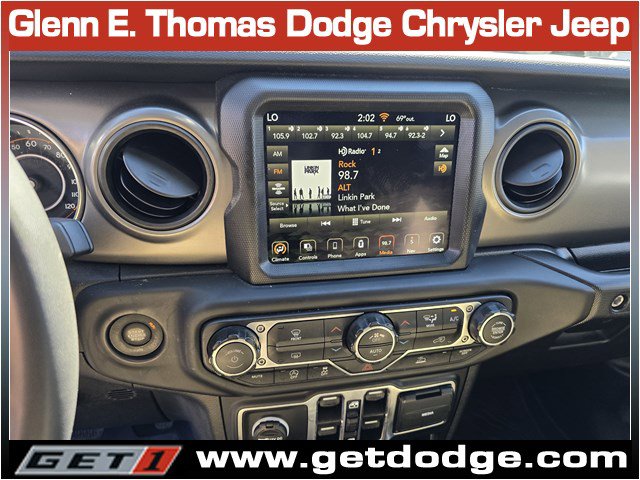 Certified 2023 Jeep Gladiator Willys image 13