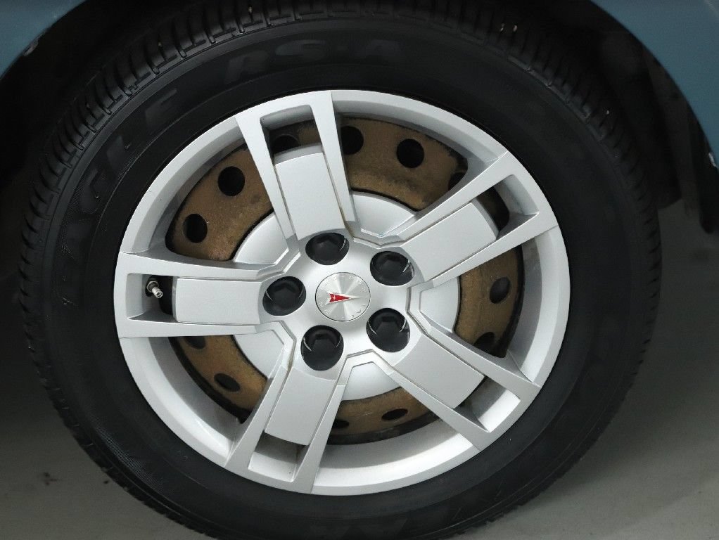 Used 2009 Pontiac Vibe w/ Preferred Package FWD image 10