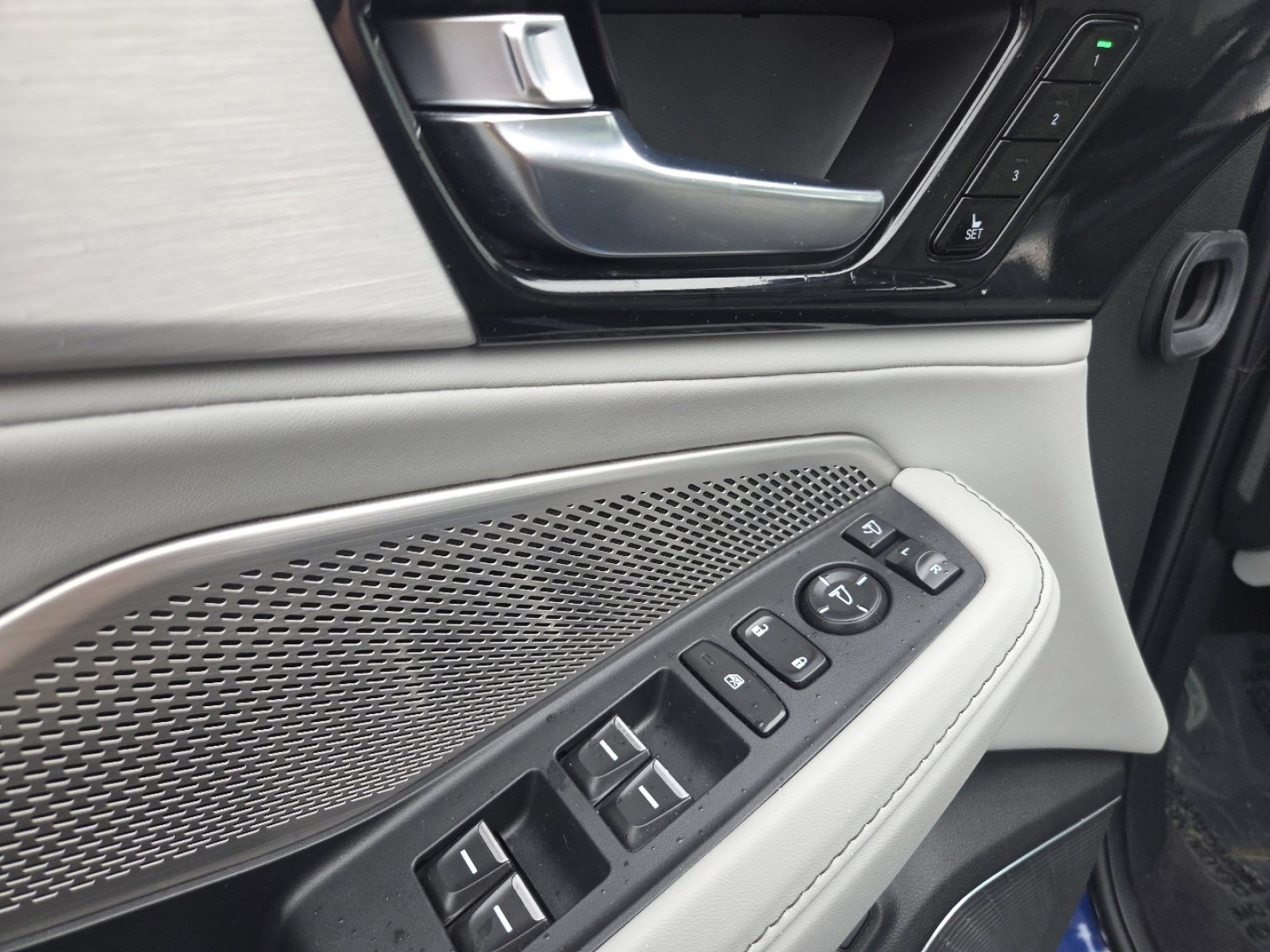 Used 2024 Acura MDX w/ Technology Package image 28