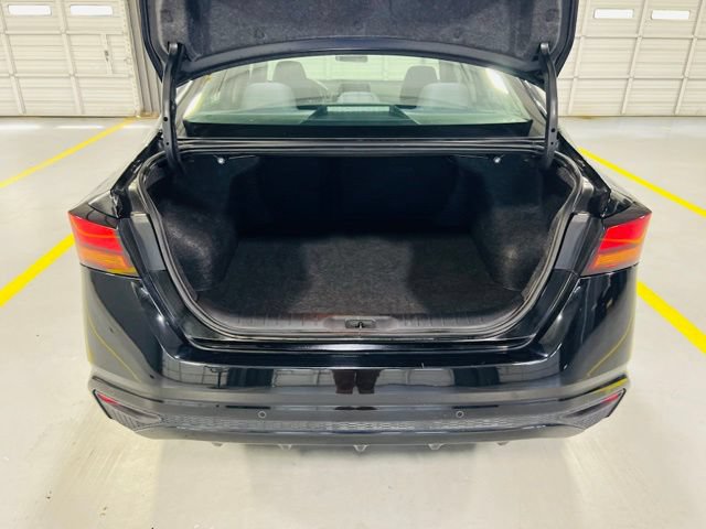Used 2025 Nissan Altima 2.5 S FWD image 9