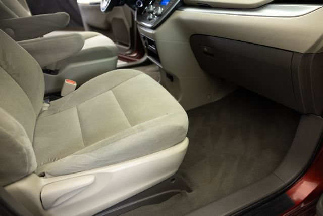 Used 2020 Toyota Sienna L FWD image 23