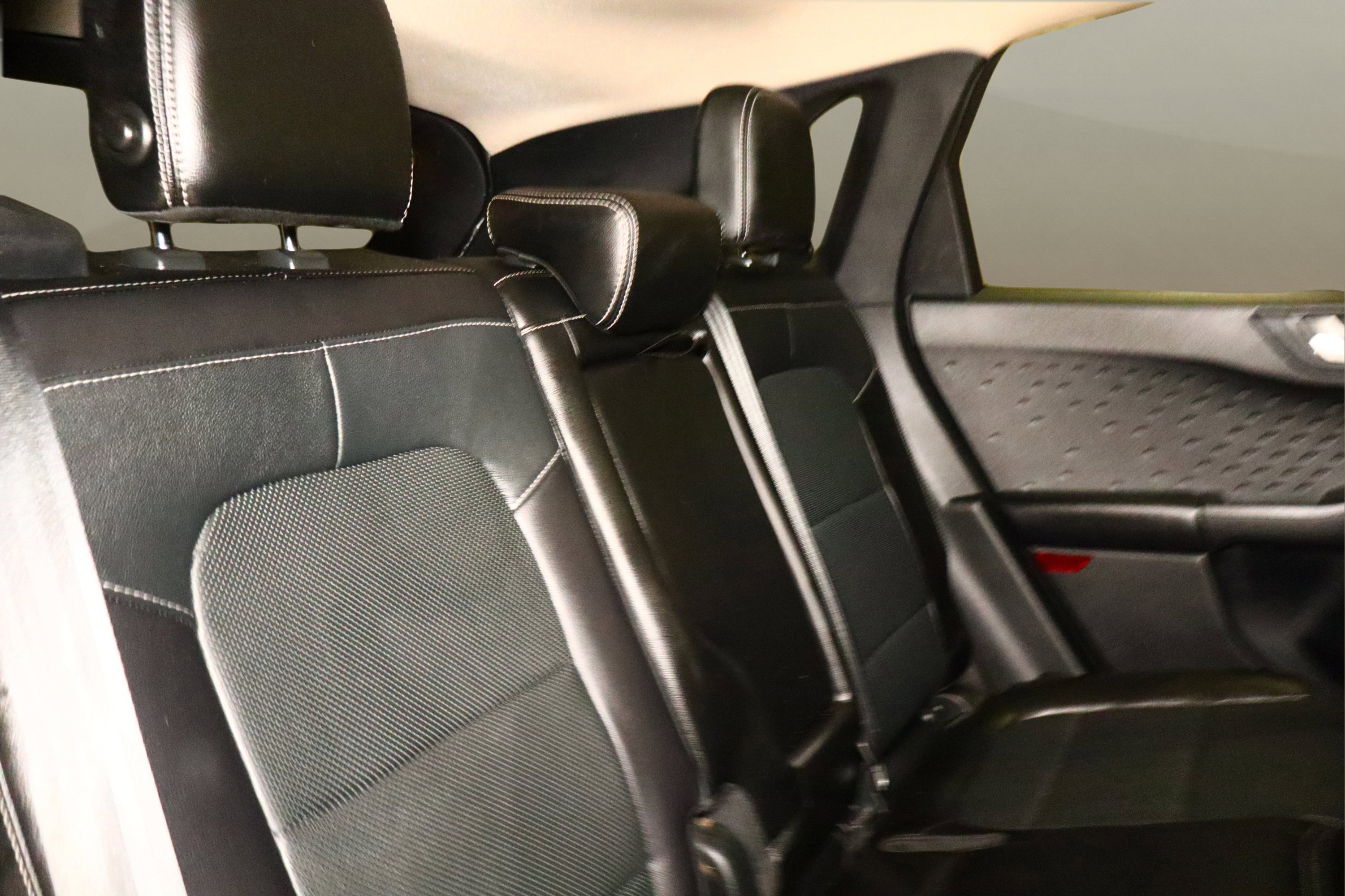 Used 2020 Ford Escape Titanium image 14