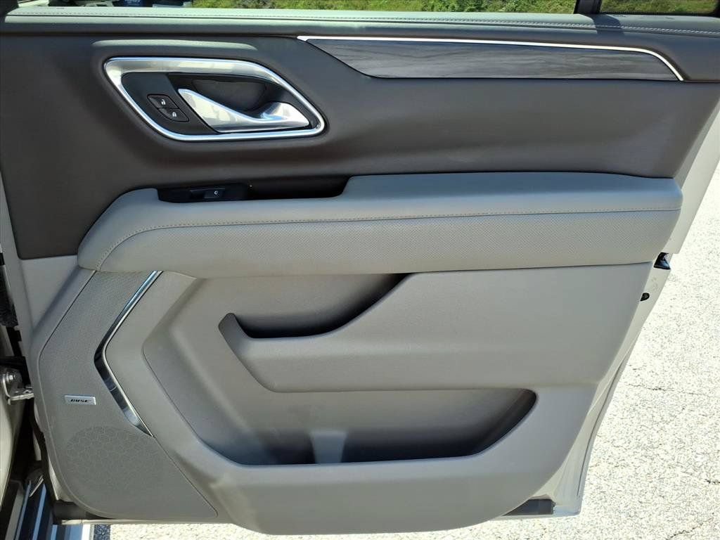 Used 2023 GMC Yukon XL SLT AWD/4WD image 16