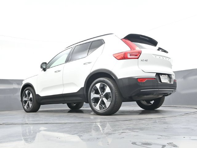 Used 2023 Volvo XC40 B4 Ultimate FWD image 33