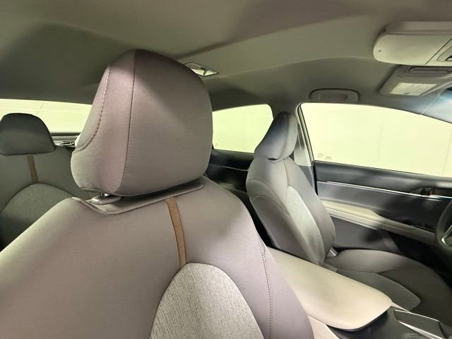 Used 2018 Toyota Camry LE FWD image 32