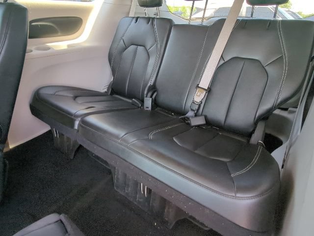 Used 2024 Chrysler Pacifica Touring-L FWD image 26