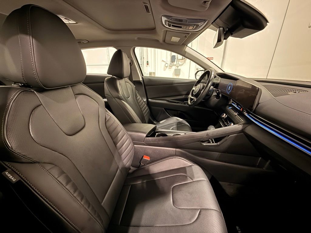 Used 2024 Hyundai Elantra Limited image 29