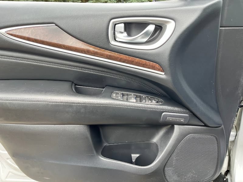 Used 2013 INFINITI JX35 AWD w/ Premium Pkg image 6