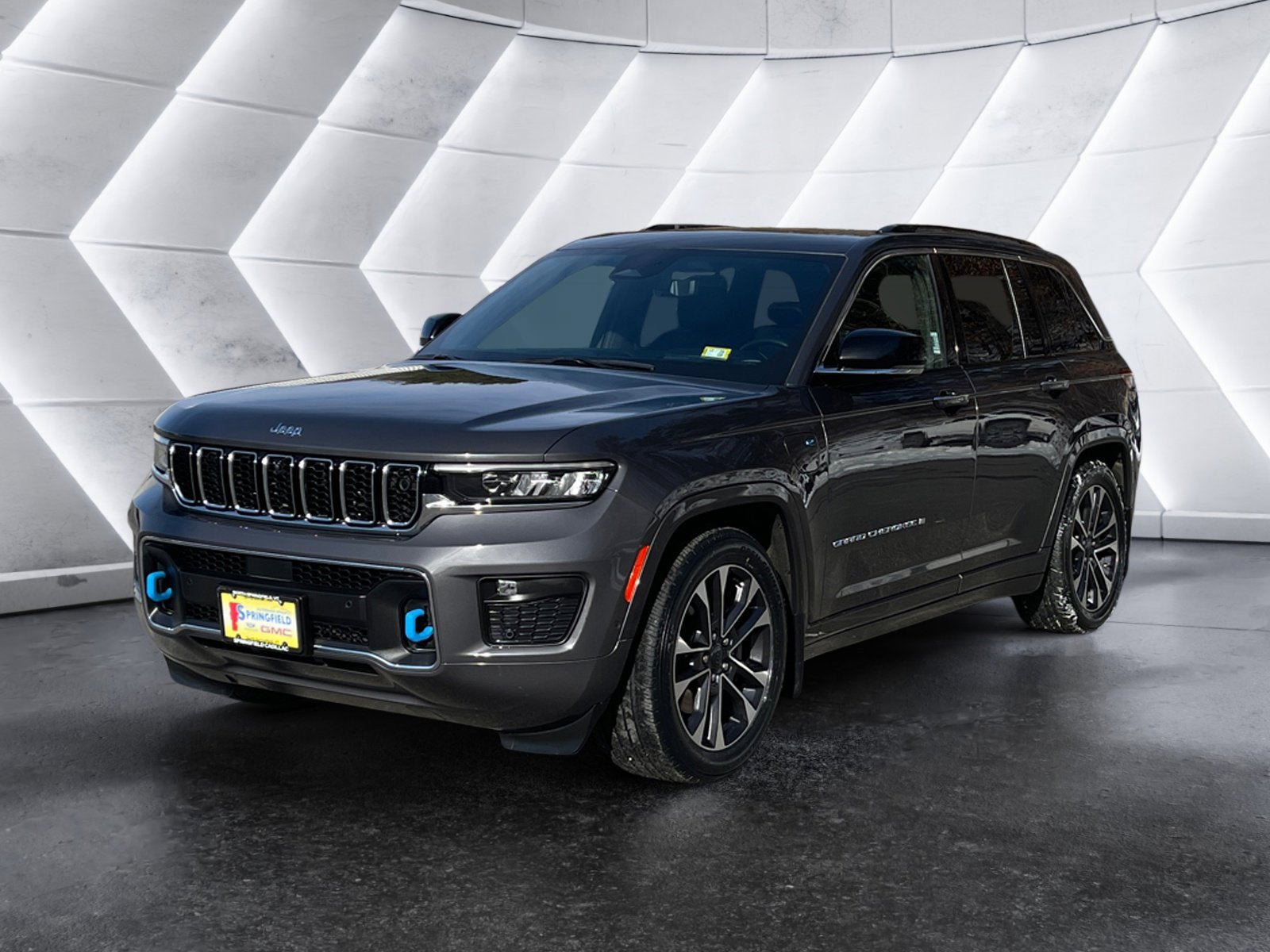 Used 2024 Jeep Grand Cherokee Overland w/ Advanced Protech Group III AWD/4WD image 2