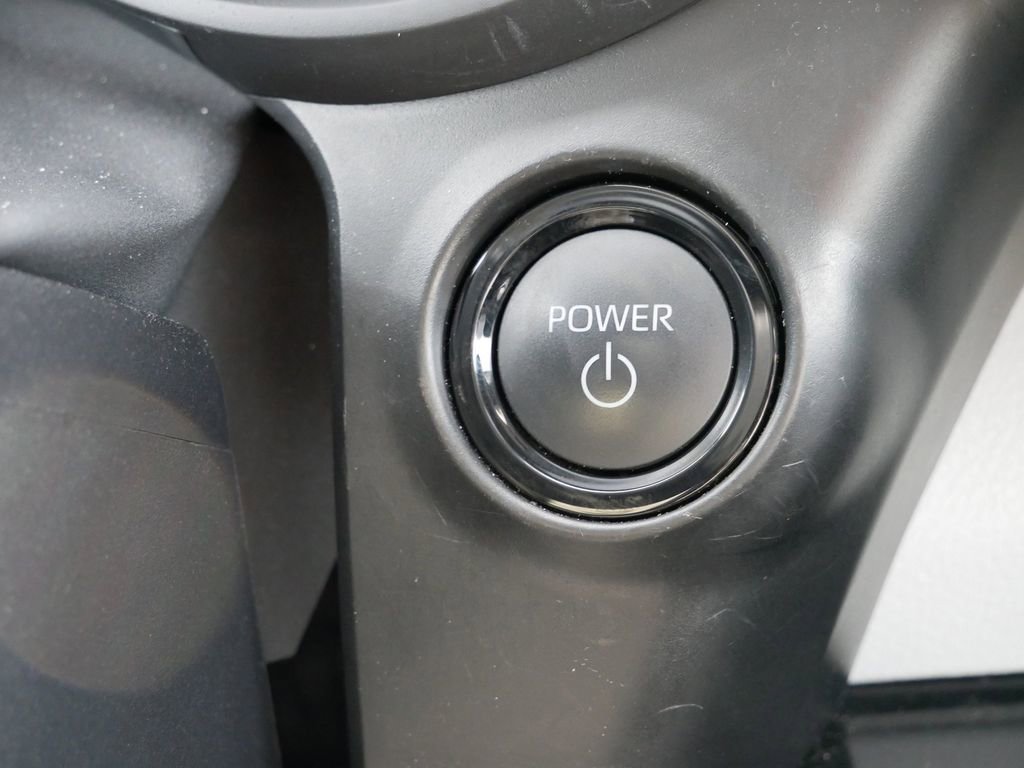 Used 2025 Toyota Sienna LE image 28