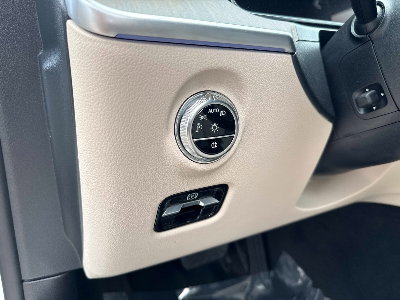 Certified 2023 Mercedes-Benz C 300 Sedan w/ Exclusive Trim Package image 20