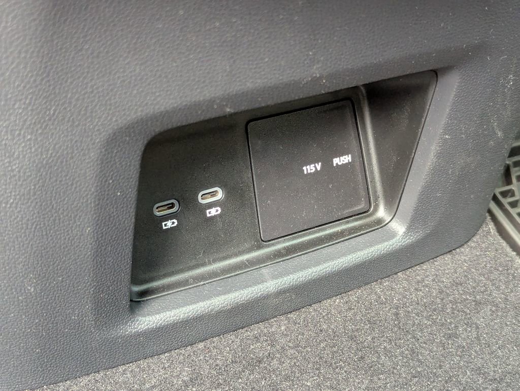 Used 2025 Volkswagen Atlas SEL AWD/4WD image 26