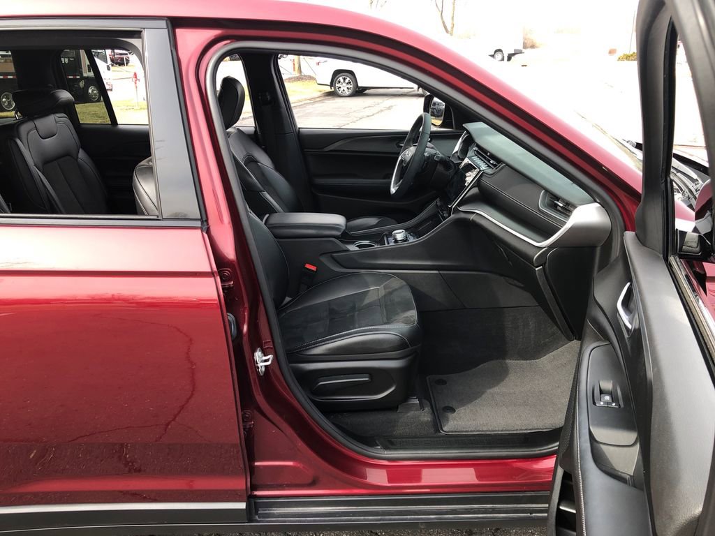 Certified 2024 Jeep Grand Cherokee L Altitude image 25