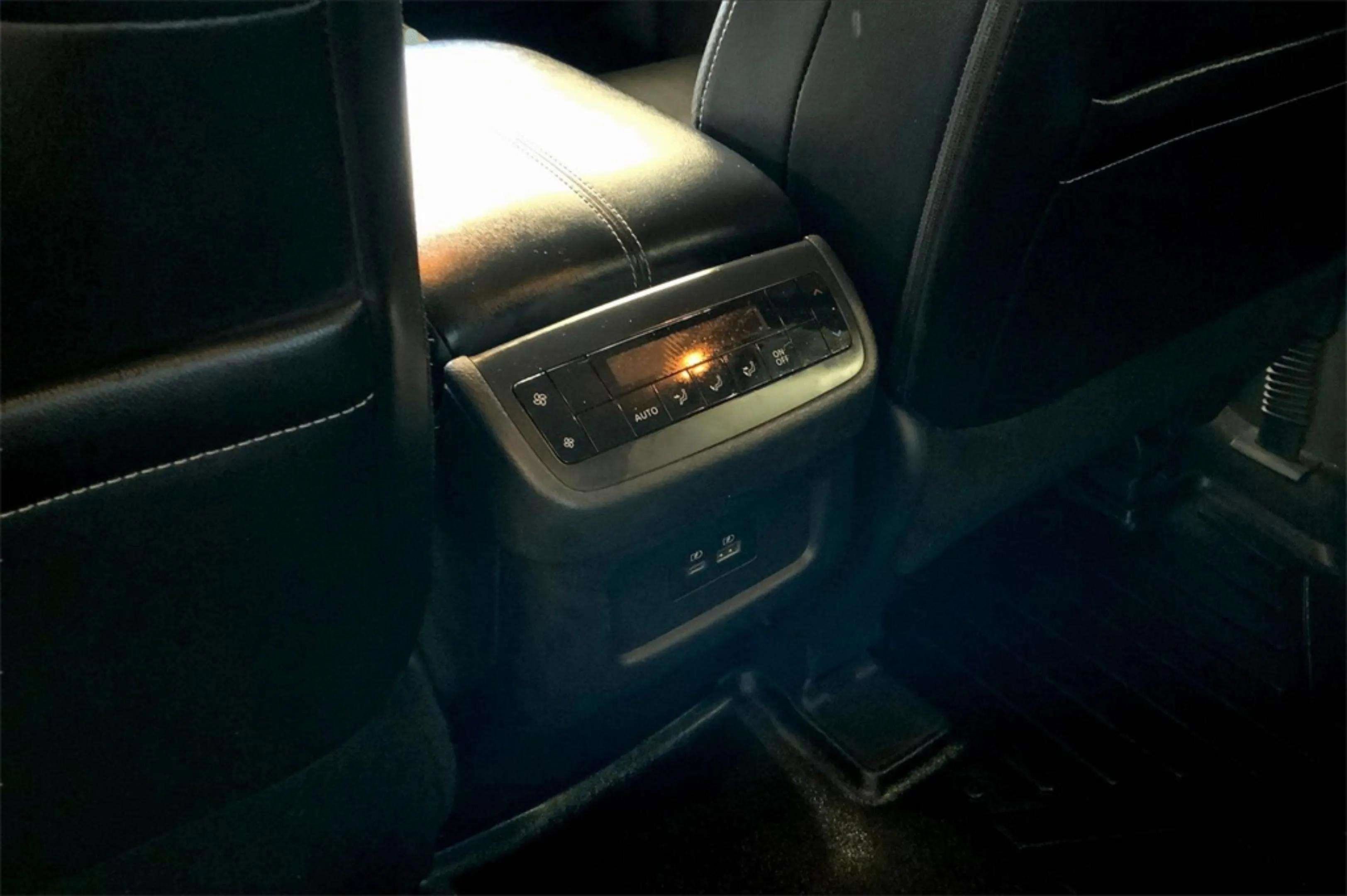 Used 2023 Nissan Pathfinder SL image 9