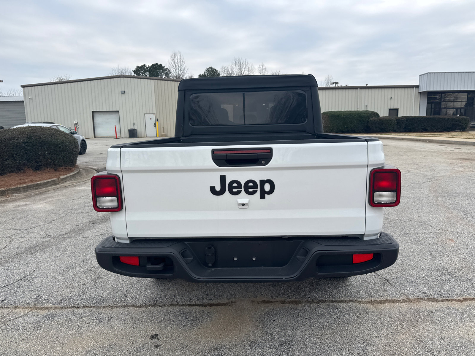 Used 2025 Jeep Gladiator Sport image 6