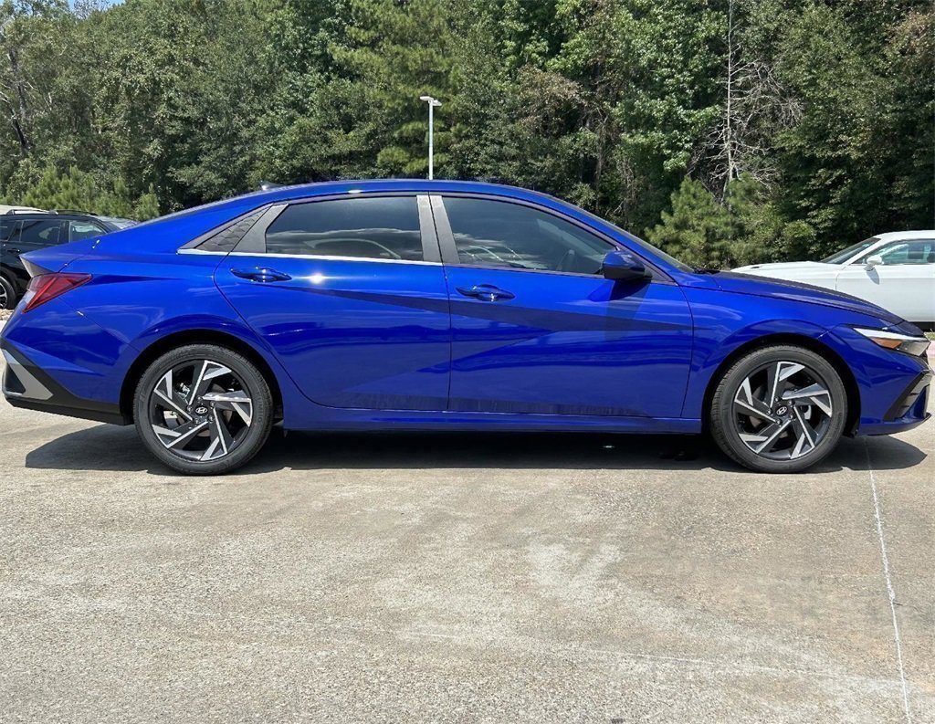 Used 2024 Hyundai Elantra SEL w/ Convenience Package image 12