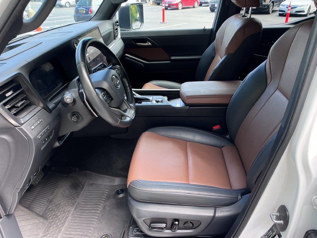 Used 2024 Lexus GX 550 w/ Accessory Package (2T) AWD/4WD image 8