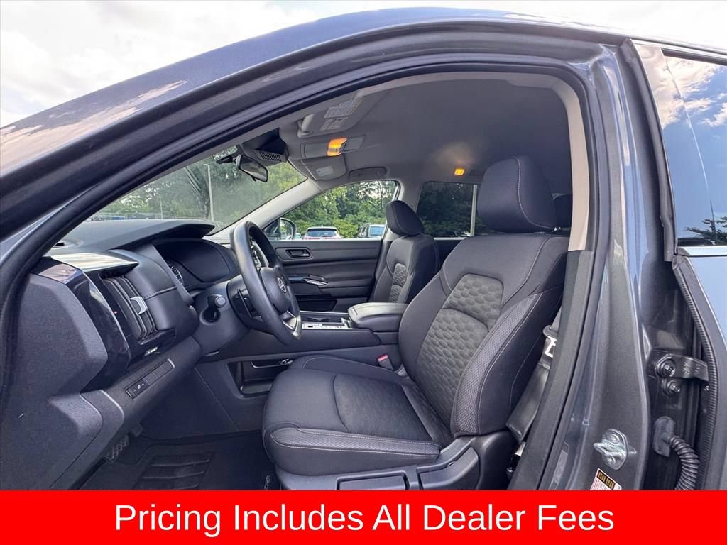 Used 2024 Nissan Pathfinder S FWD image 15