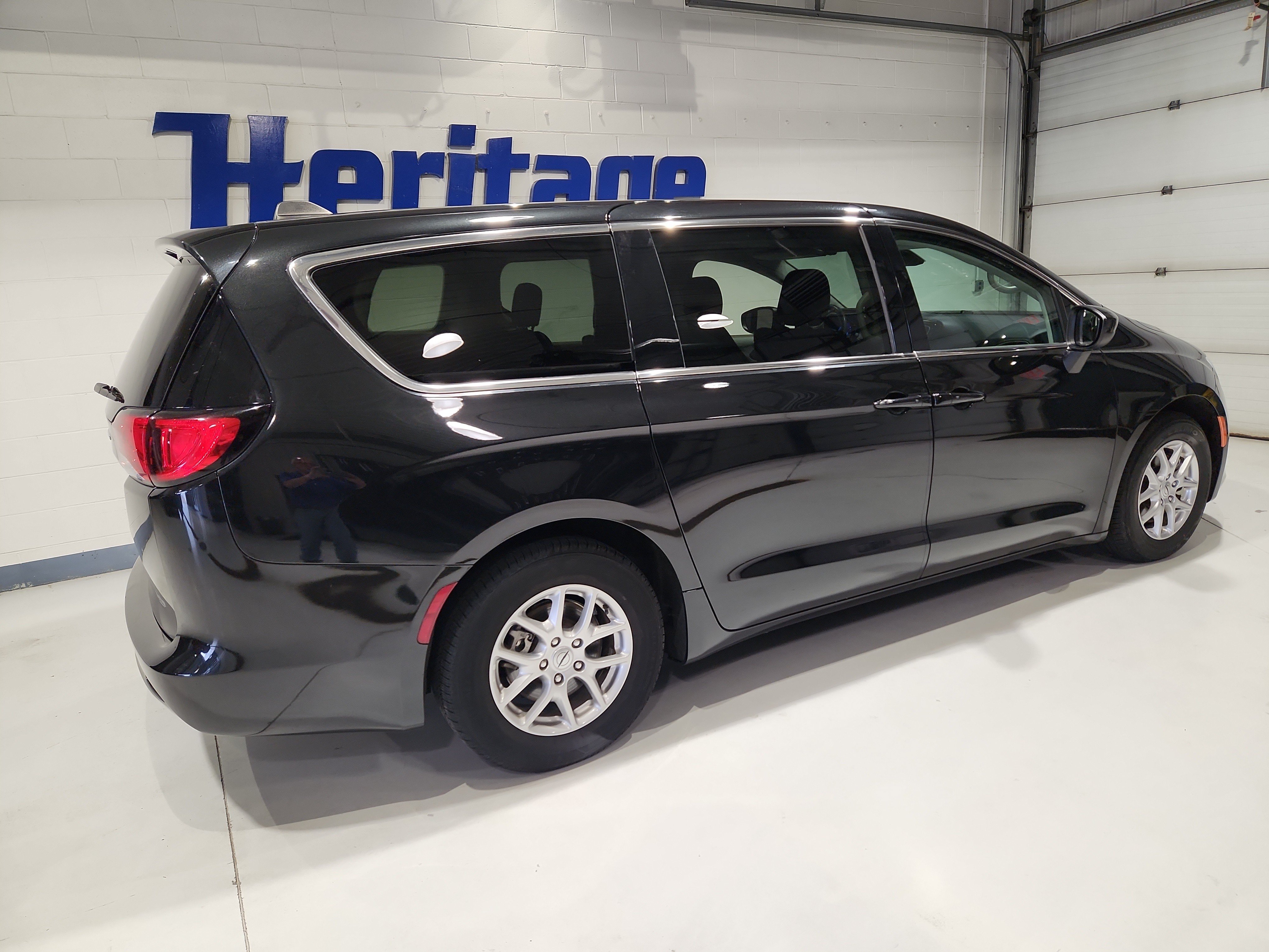 Used 2023 Chrysler Voyager LX FWD image 28