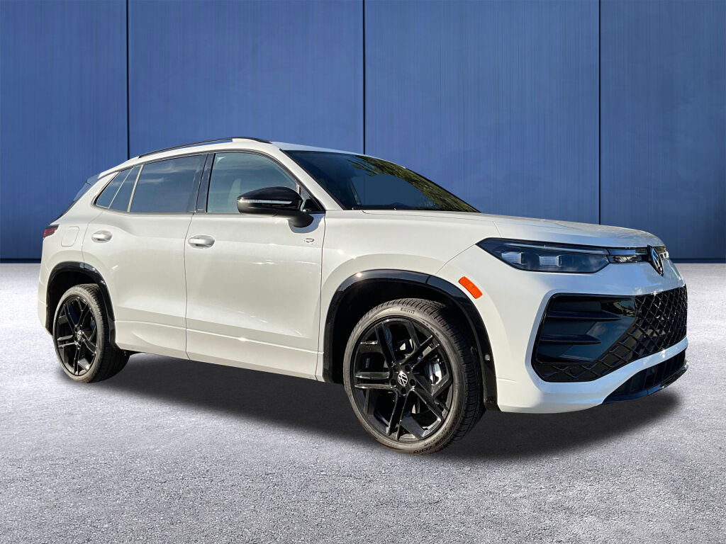 New 2025 Volkswagen Tiguan SE R-Line image 24