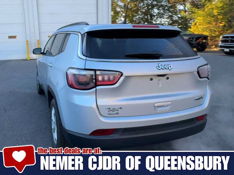 Used 2024 Jeep Compass Latitude AWD/4WD image 7