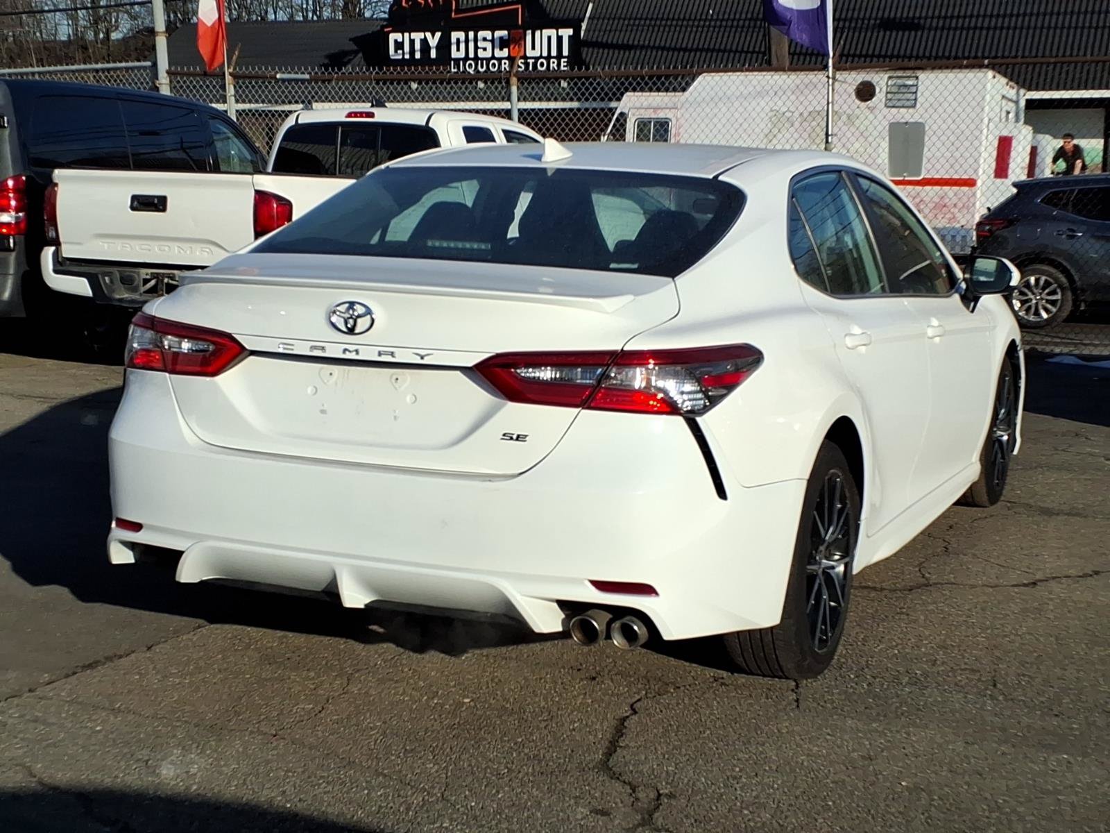 Used 2021 Toyota Camry SE FWD image 6
