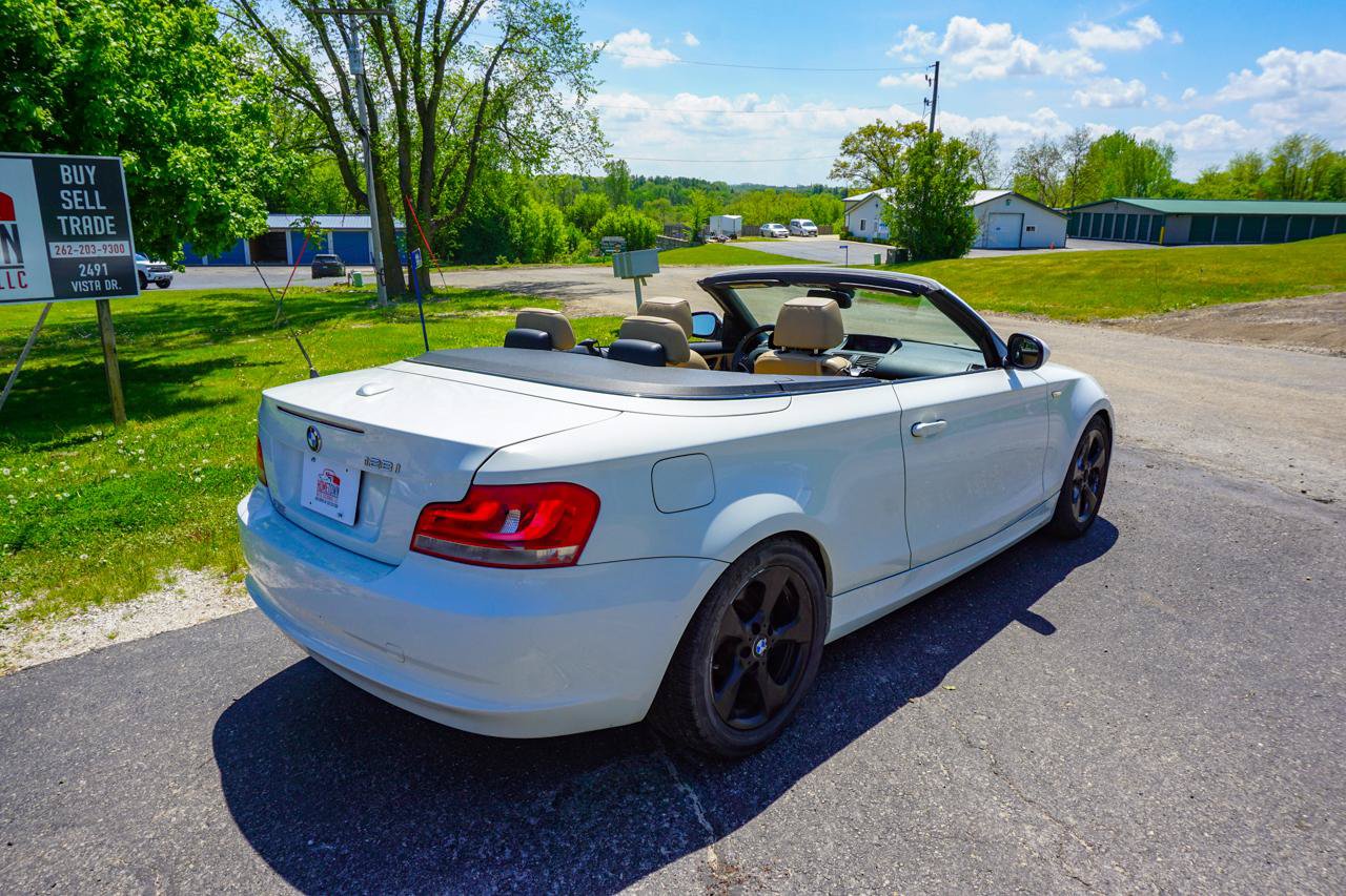 Used 2012 BMW 128i Convertible RWD image 3