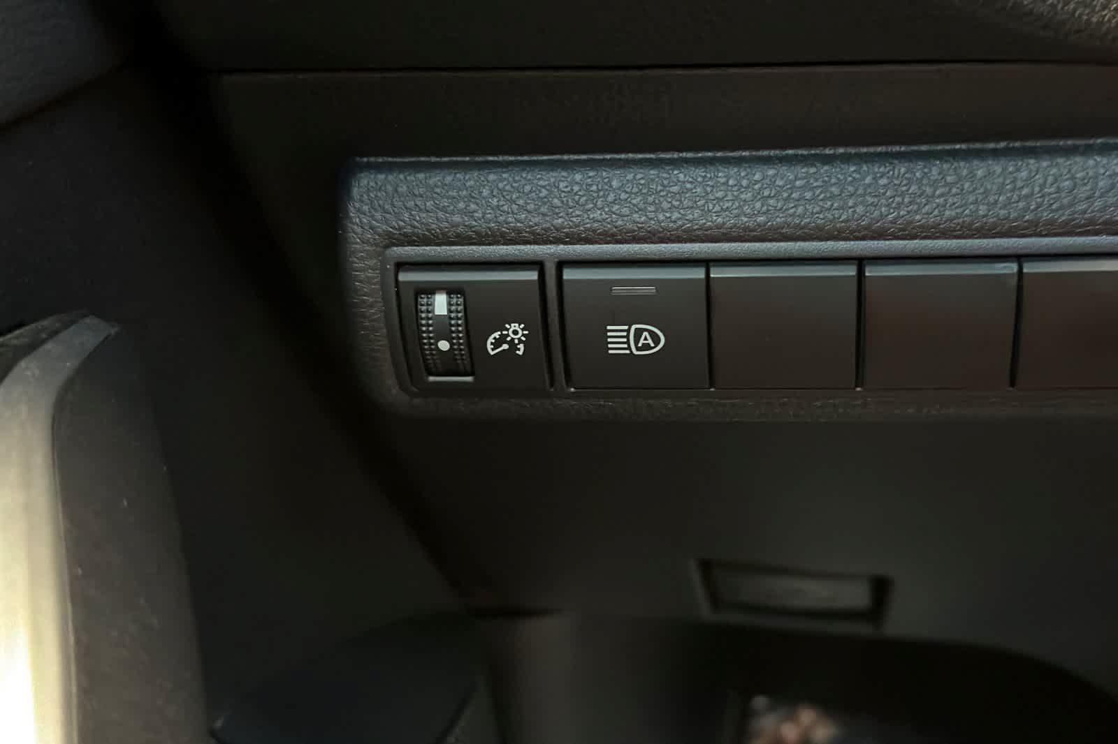Used 2022 Toyota Corolla SE w/ SE Premium Package FWD image 28