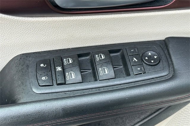 Used 2020 Chrysler Pacifica Limited image 14