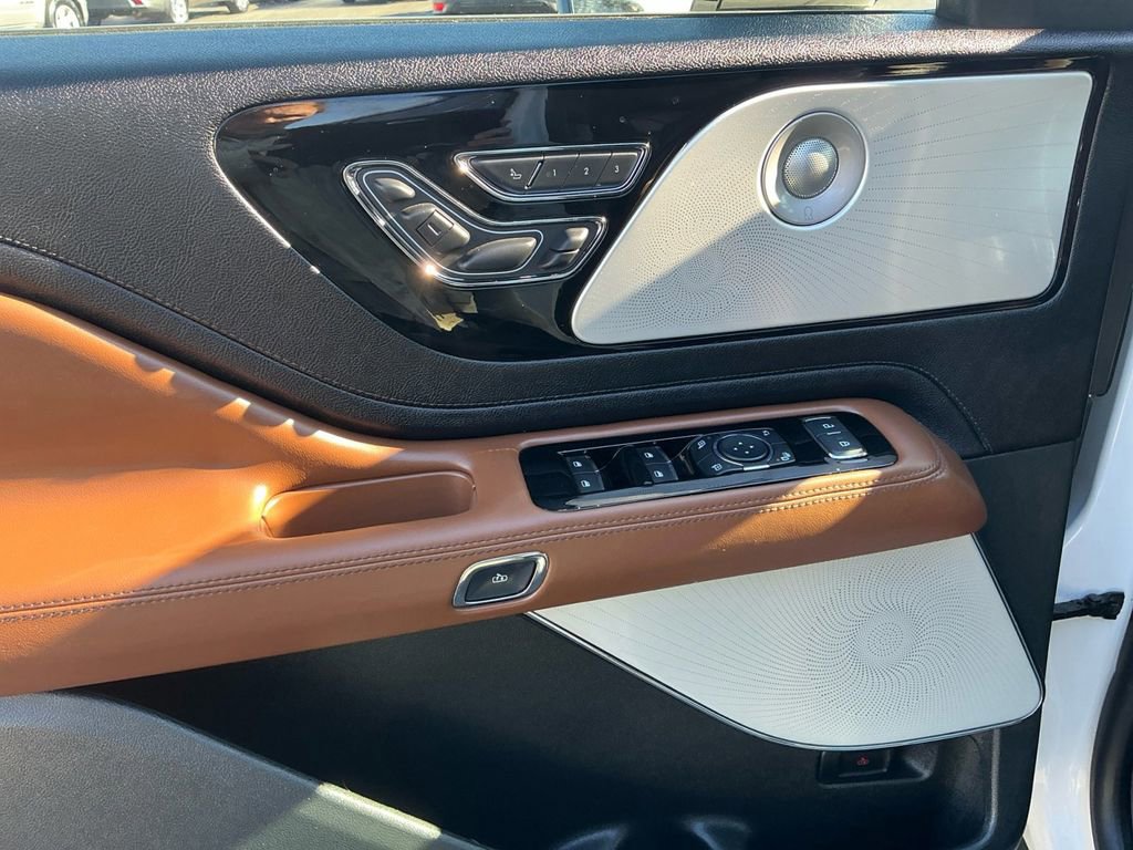 Used 2024 Lincoln Aviator Reserve w/ Equipment Group 201A image 16