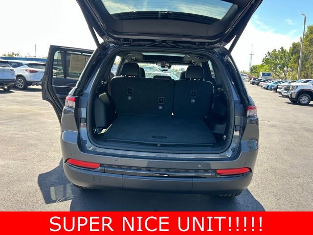 Used 2025 Jeep Grand Cherokee Limited w/ Luxury Tech Group II image 16