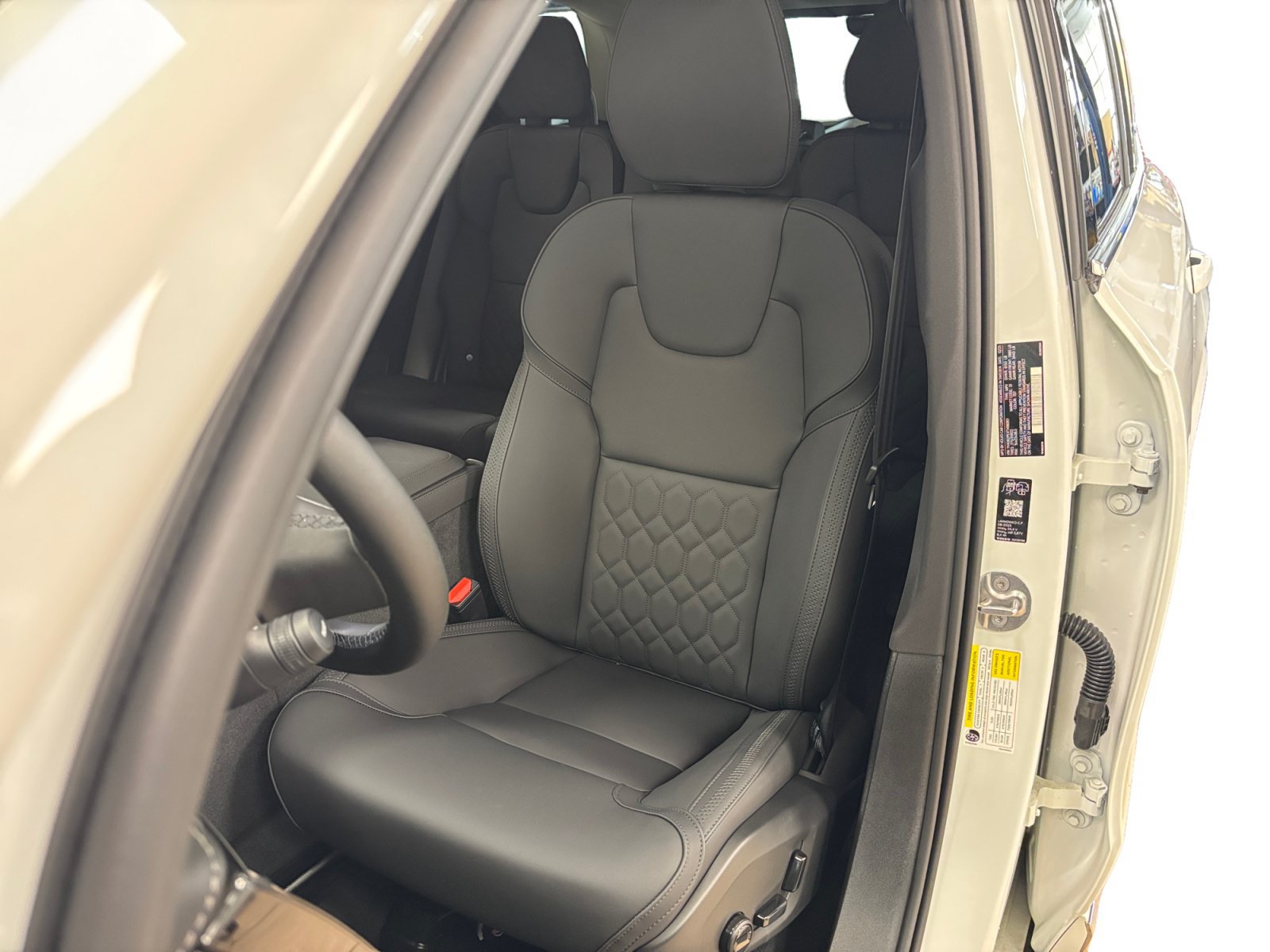 New 2026 Volvo XC90 B6 Plus w/ Protection Package Premier AWD/4WD image 41