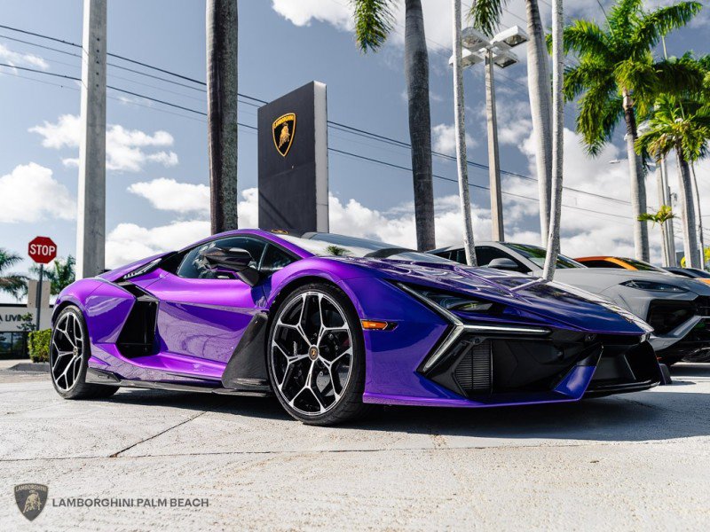 Used 2024 Lamborghini Revuelto image 8
