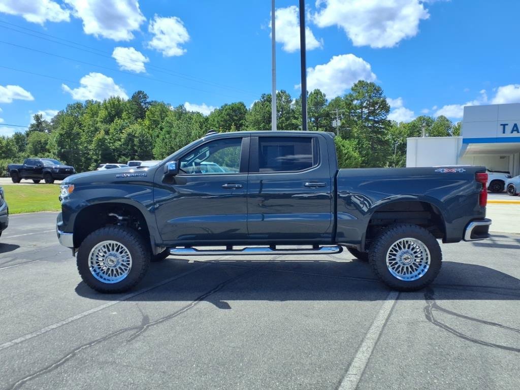Used 2025 Chevrolet Silverado 1500 LT image 2
