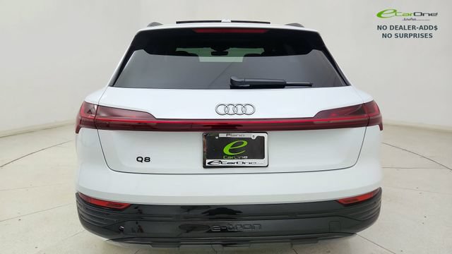 Used 2024 Audi Q8 e-tron Prestige w/ Prestige Package AWD/4WD image 5