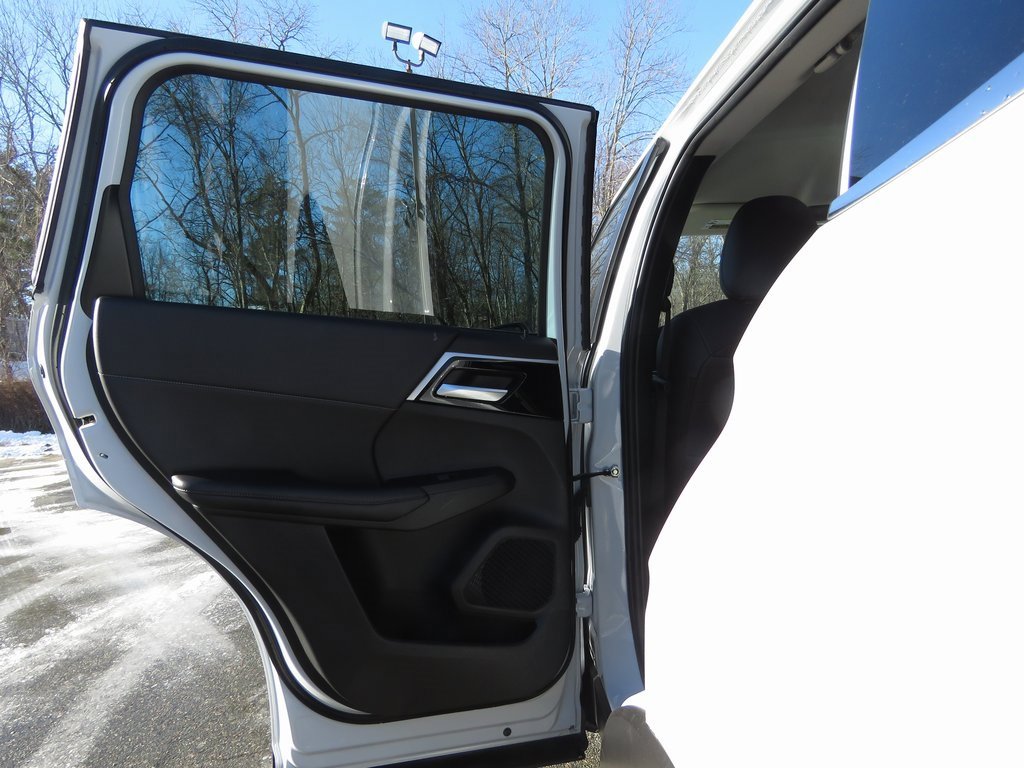 Used 2023 Mitsubishi Outlander SE image 19